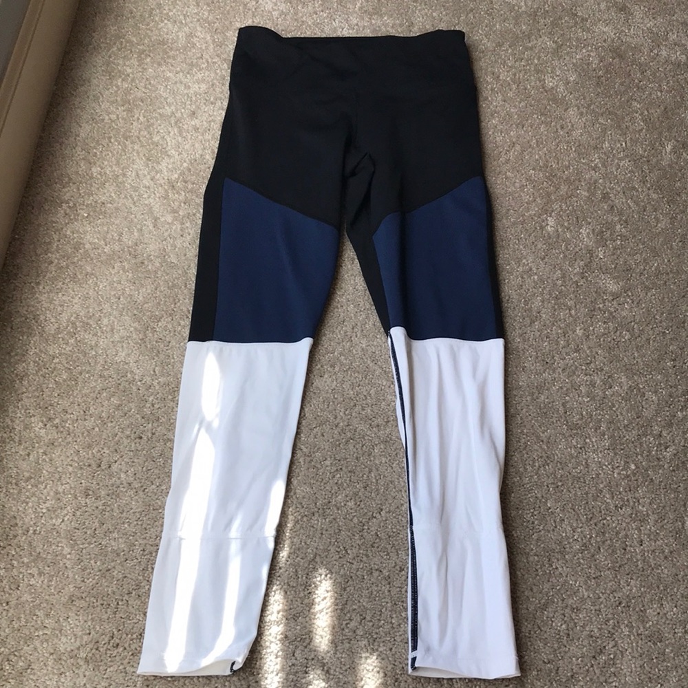 Size small Whisper yoga pants. Good condition.